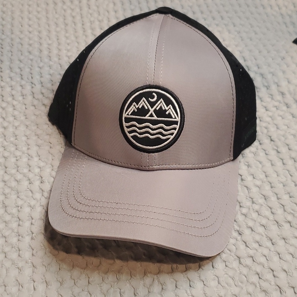 NWT Neptune Performance V2 Trucker Hat - Yosemite